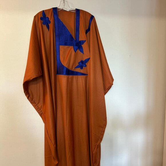 Robe traditionnelle - Picture 1 of 3